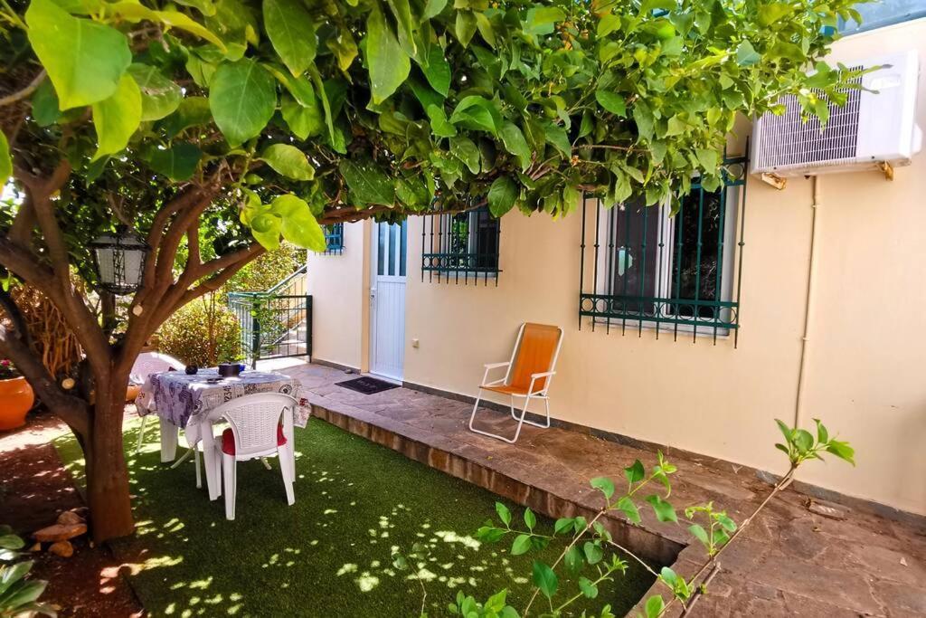 Cosy Guest House With Private Yard Saronida Ngoại thất bức ảnh