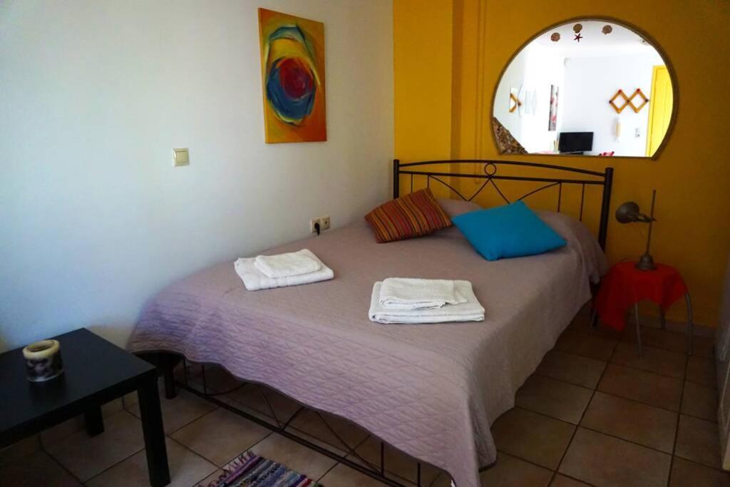Cosy Guest House With Private Yard Saronida Ngoại thất bức ảnh