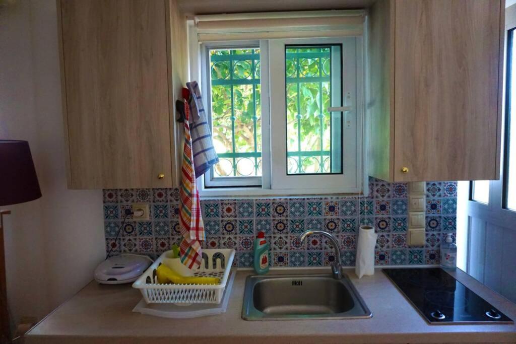 Cosy Guest House With Private Yard Saronida Ngoại thất bức ảnh