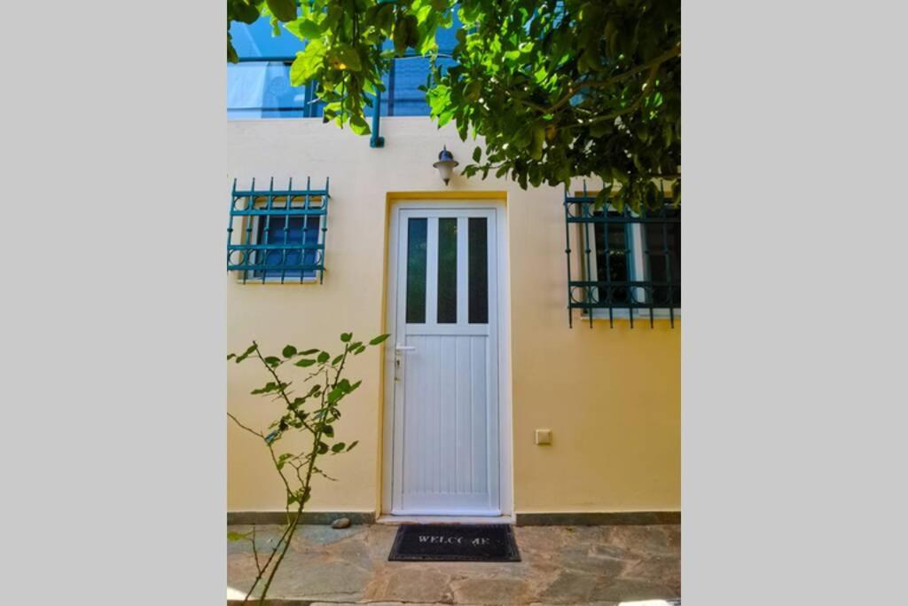 Cosy Guest House With Private Yard Saronida Ngoại thất bức ảnh