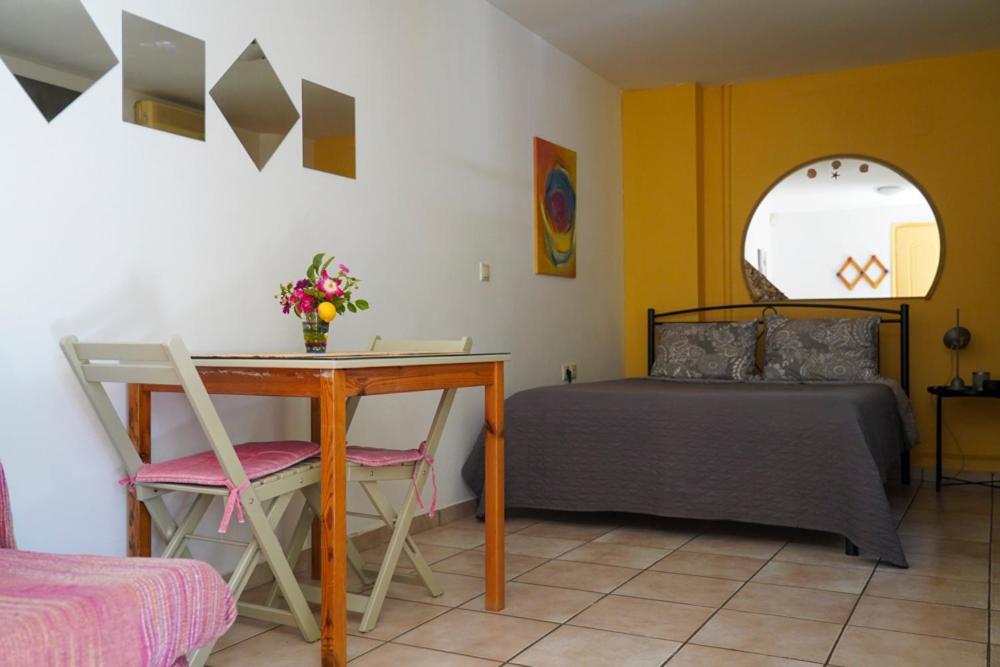Cosy Guest House With Private Yard Saronida Ngoại thất bức ảnh