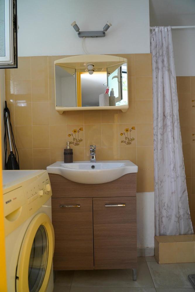 Cosy Guest House With Private Yard Saronida Ngoại thất bức ảnh