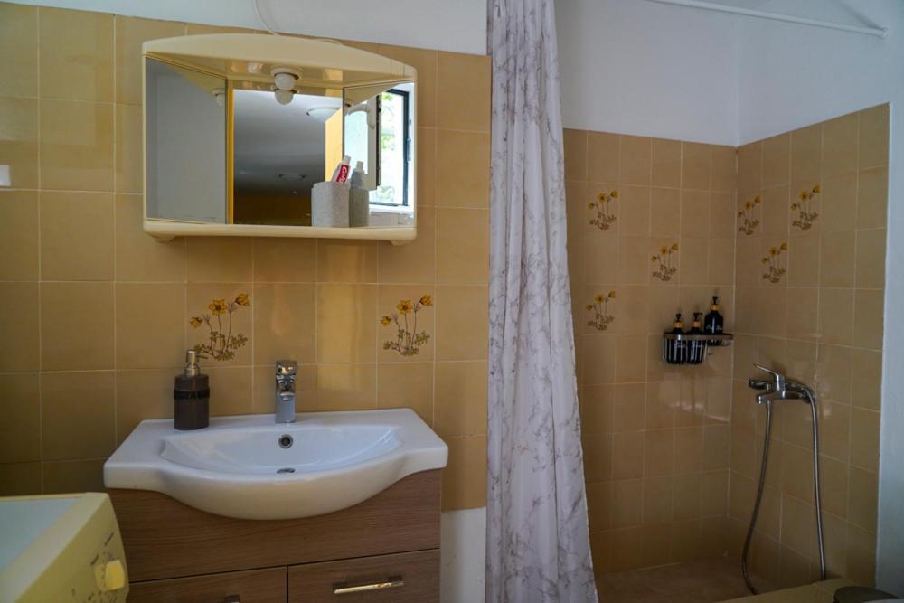 Cosy Guest House With Private Yard Saronida Ngoại thất bức ảnh